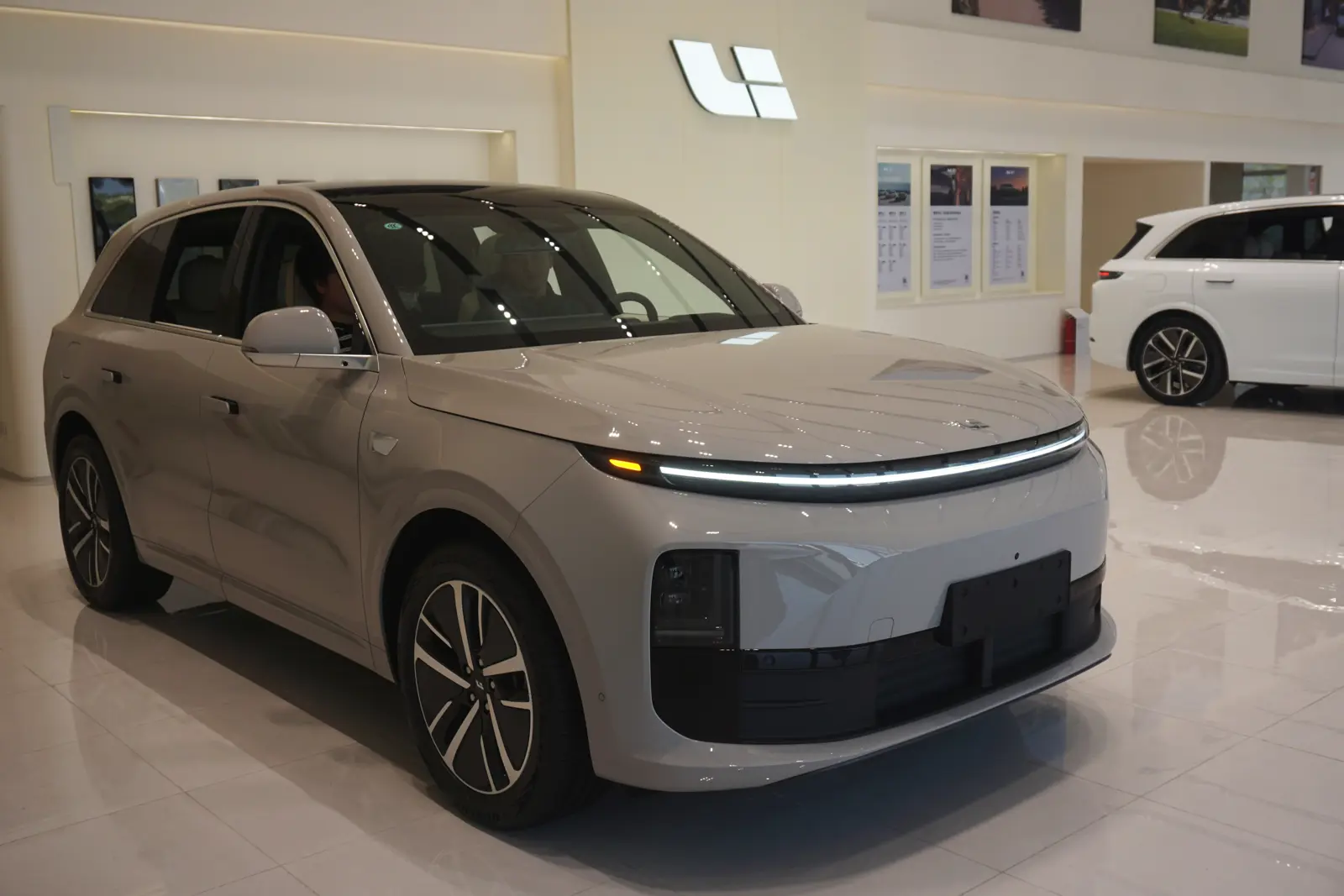 سيارة «LI Auto» الكهربائية الصينية.
