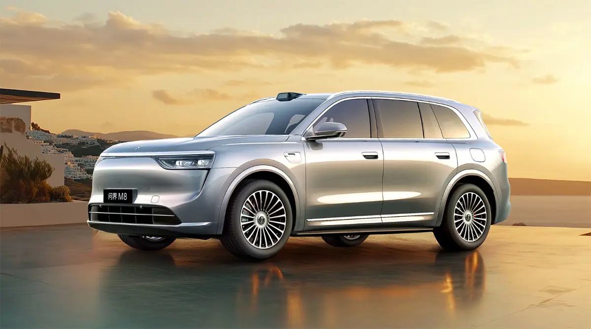 مركبة «سيريس» الفاخرة من طراز «SUV 8M» الكهربائية الهجينة
